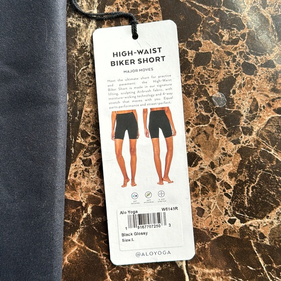 ALO yoga black biker shorts NWT - Picture 5 of 17